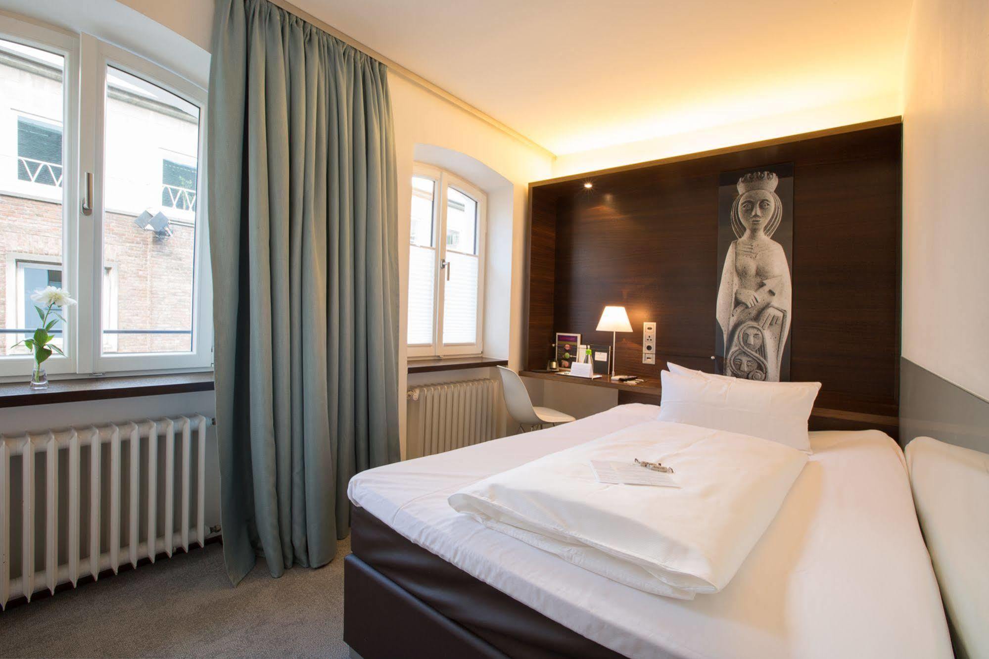 Stern Am Rathaus Hotel Keulen Buitenkant foto